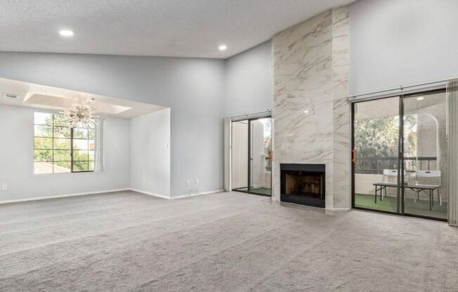 Beautiful Scottsdale Condo with Pool Views!