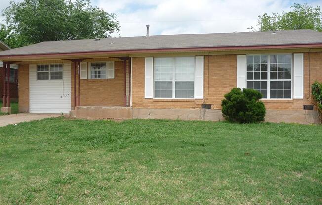 4 beds, 2 baths, $825