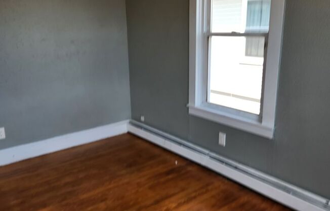 2 beds, 1 bath, 1,000 sqft, $1,595