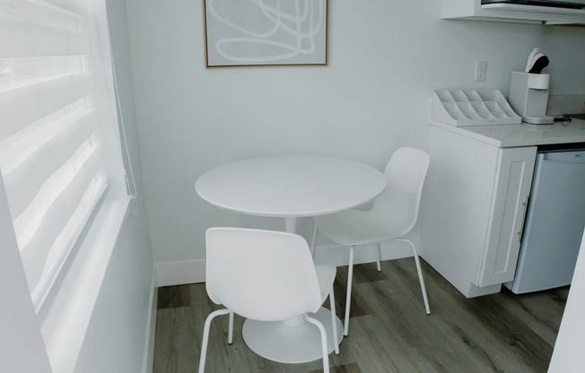 Fully Furnished Studio Apartment!