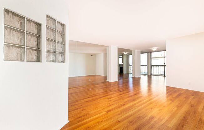 1 bed, 2 baths, $2,695