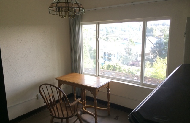2 beds, 1 bath, 590 sqft, $1,750, Unit UH10
