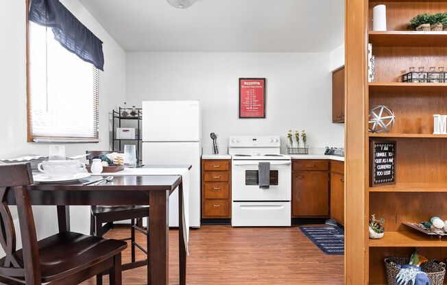 2 beds, 1 bath, 660 sqft, $1,140, Unit N - 08