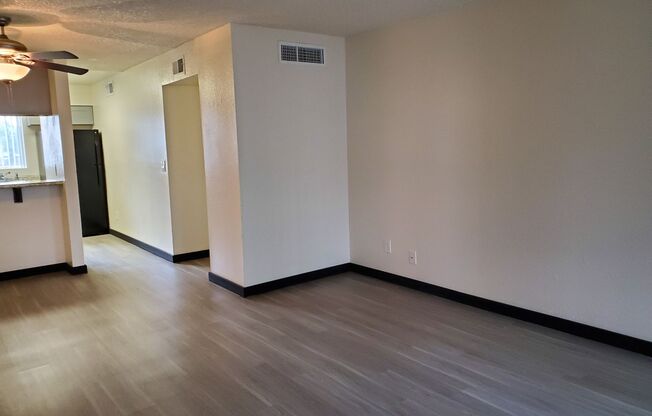 2 beds, 2 baths, 950 sqft, $1,460, Unit 201