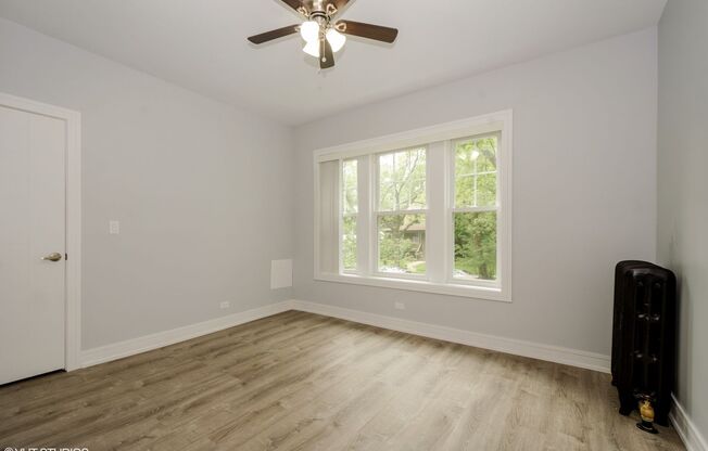 3 beds, 1 bath, 850 sqft, $2,550, Unit 1906-3