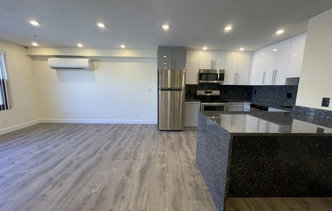 Studio, 1 bath, 500 sqft, $3,100, Unit 405