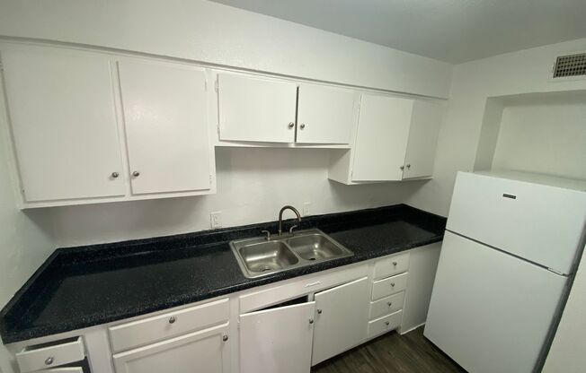 2 beds, 2 baths, 878 sqft, $1,430, Unit 2071