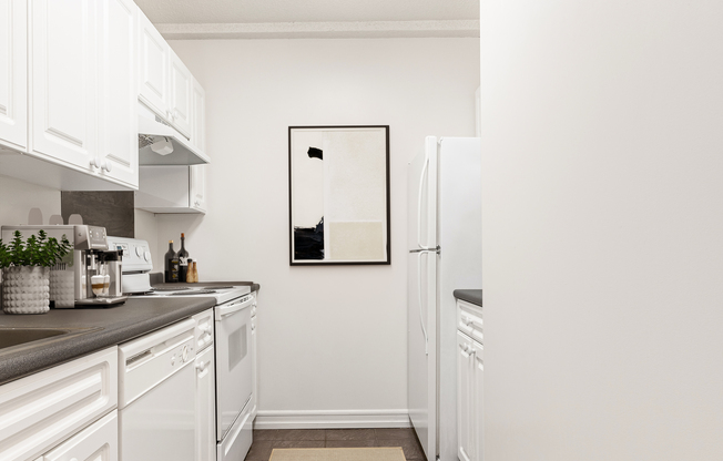 3 beds, 2 baths, $6,500, Unit 211