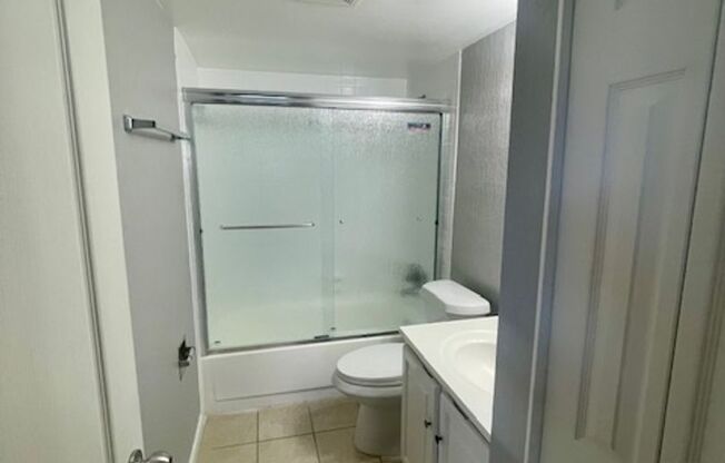 2 beds, 1 bath, $1,295