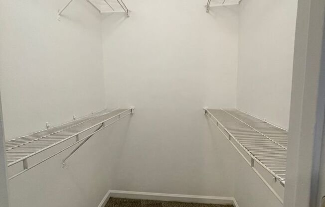 2 bedroom, 2 bath quadplex in downtown Douglasville. Convenient to downtown amenities. Great roommate plan.