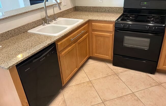 2 beds, 2 baths, $1,600, Unit Unit #2114