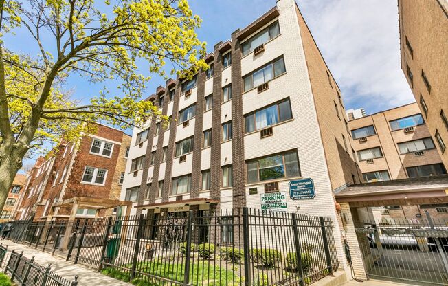 1 bed, 1 bath, 581 sqft, $1,850, Unit 402