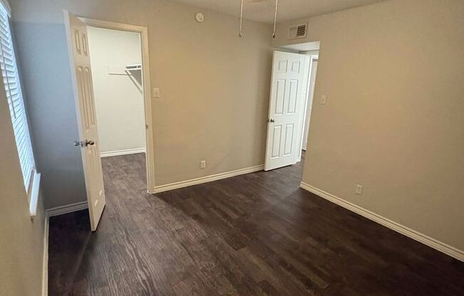 2 beds, 1 bath, 925 sqft, $999, Unit 03-0303