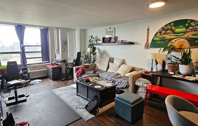 UPTOWN - GREAT 1BD/1BTH CONDO FOR RENT!