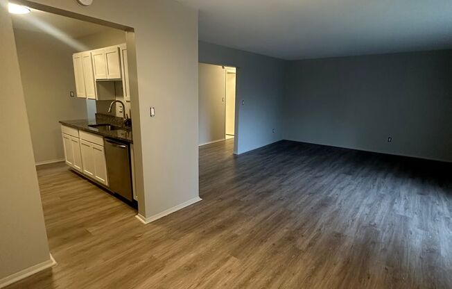 2 beds, 1 bath, 900 sqft, $1,350, Unit 214