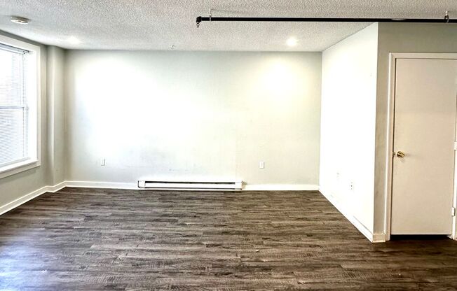 Studio, 1 bath, 305 sqft, $1,525, Unit 19