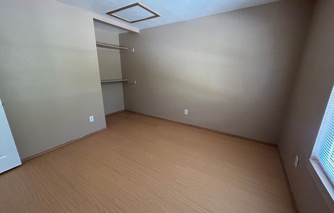 2 beds, 1 bath, $925, Unit 315 Texas Ln #201