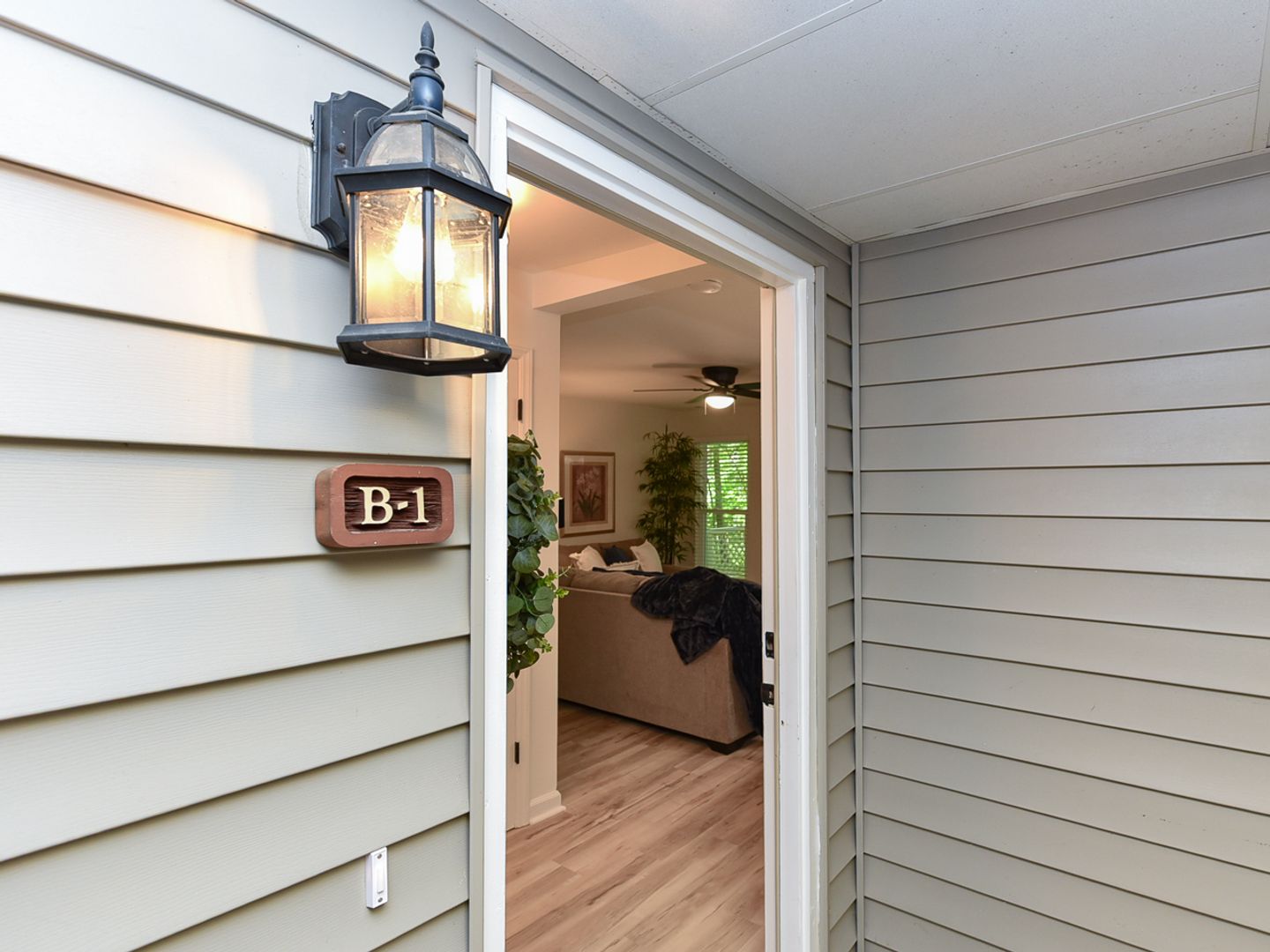 Beautifully Updated 1 Bedroom Condo!