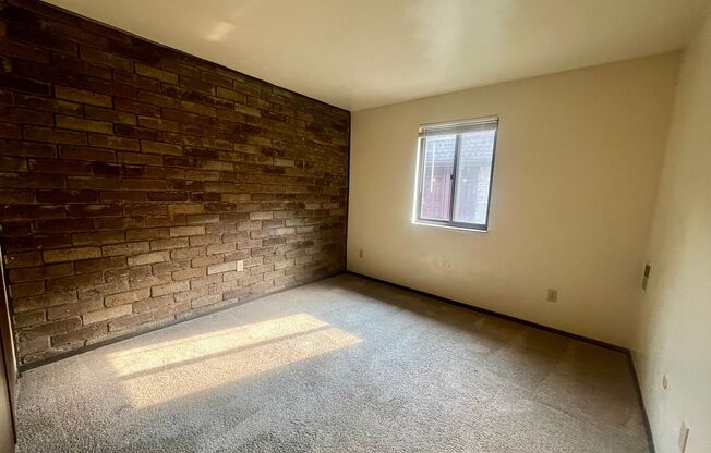 Charming One Bedroom Apartment! Lots of Natural Lighting throughout! Call Today!