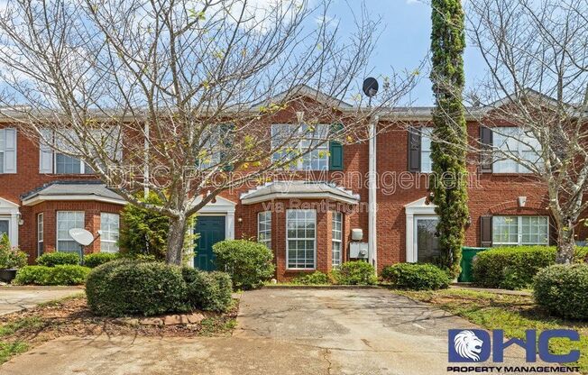 5876 STRATHMOOR MNR CIR