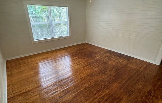 Charming 3 Bedroom Home with Rustic Farmhouse Feel in the Heart of Hinesville!