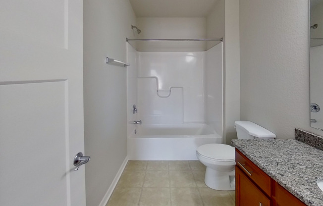 3 beds, 2 baths, $2,085, Unit 18