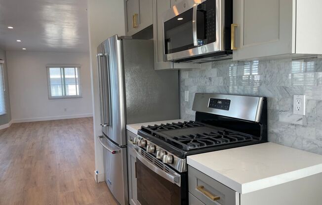 1 bed, 1 bath, 700 sqft, $2,400, Unit 4