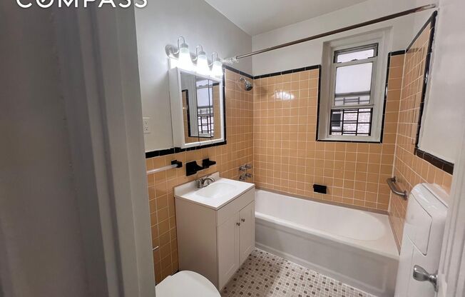 1 bed, 1 bath, $2,200, Unit 1F