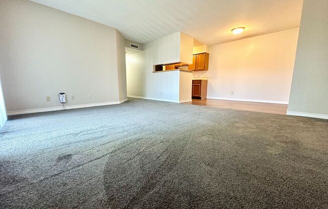 2 beds, 1 bath, 924 sqft, $1,075, Unit J3