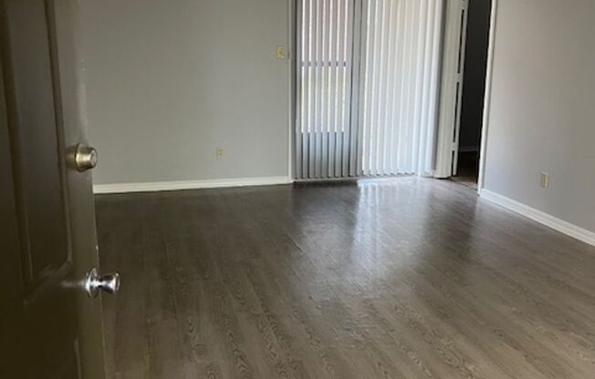 2 beds, 1.5 baths, 933 sqft, $935