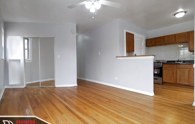 3257 W Wrightwood Ave