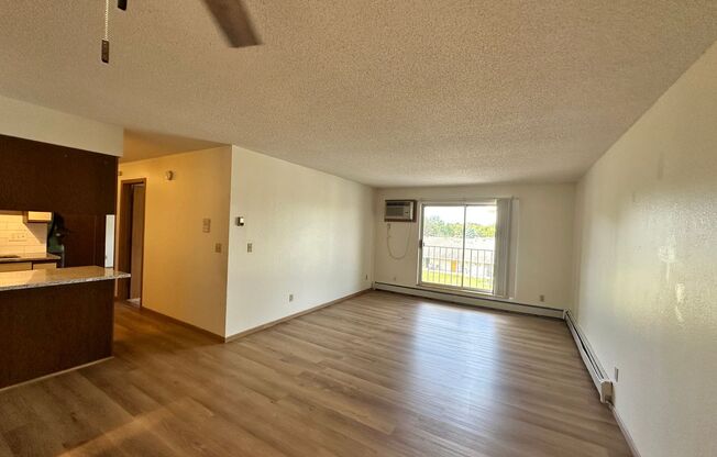 2 beds, 1 bath, 974 sqft, $1,500, Unit 70-204