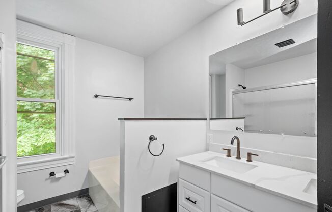 Stunning 3 bedroom home in Etna available May 1!