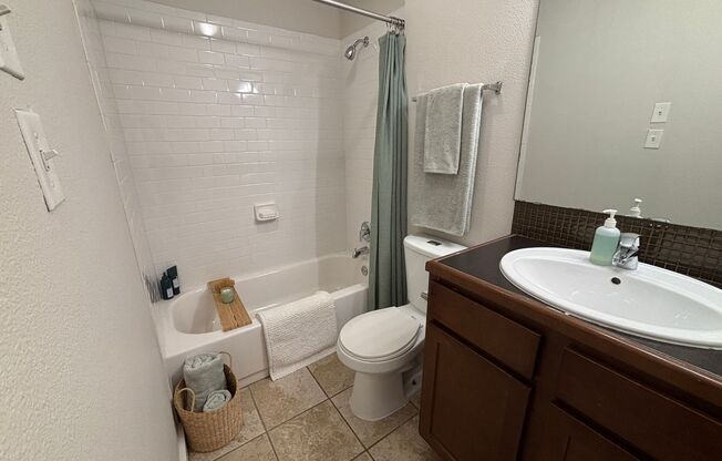 1 bed, 1 bath, 596 sqft, $1,299, Unit WIL-139