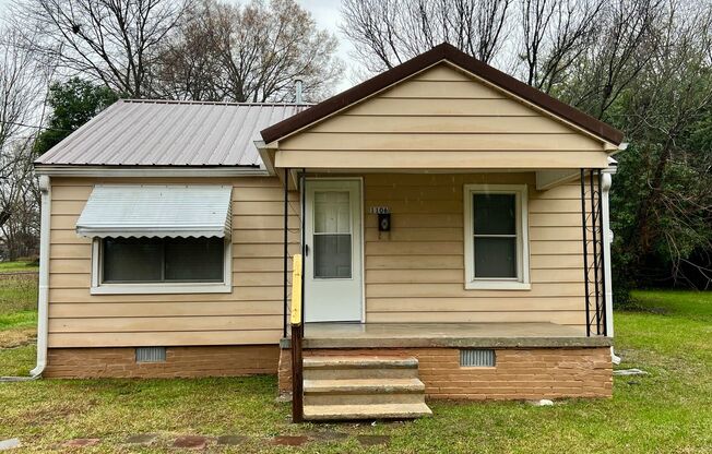 Two bedroom, 1 bath house in Burlington