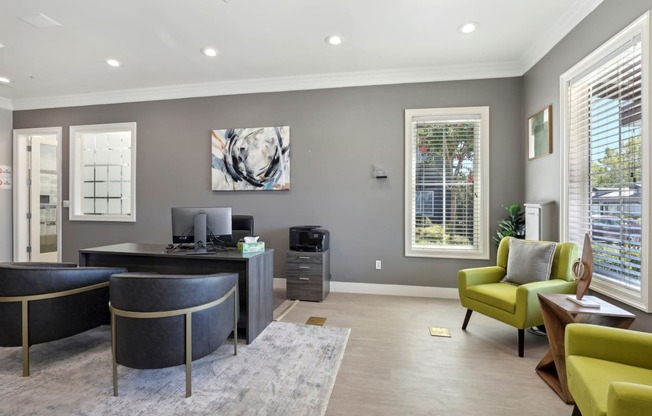 lounge area at Waterstone Apartments