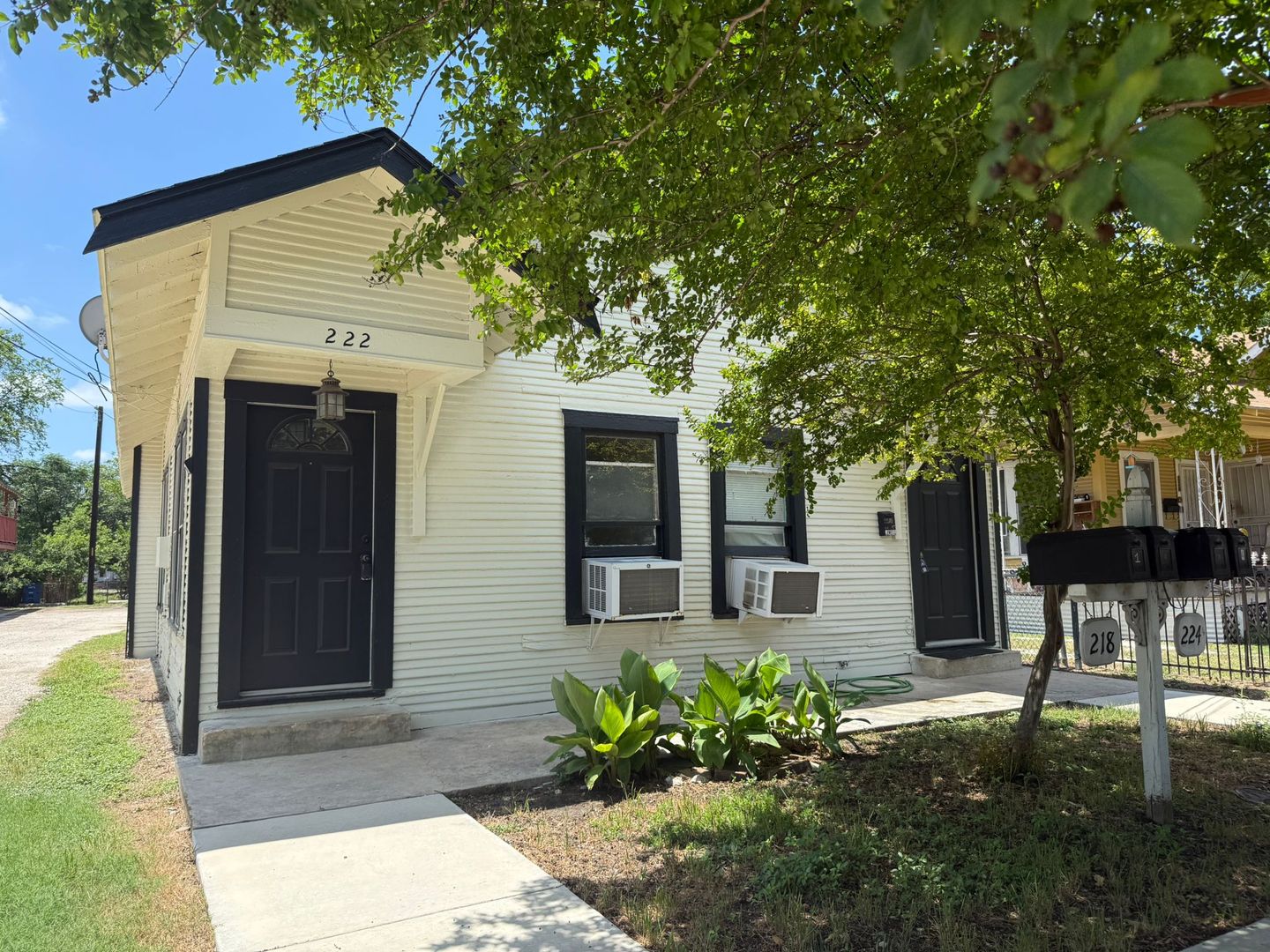 Property For Rent at 222 Lowell St, San Antonio TX 78210