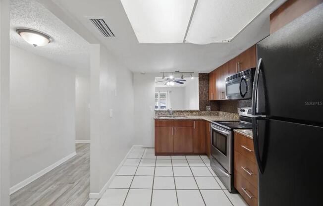 6336 NEWTOWN CIR