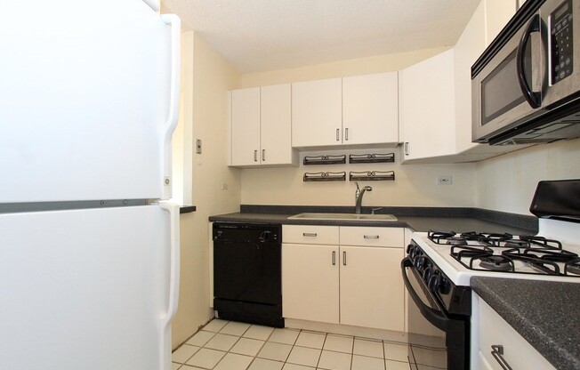 1 bed, 1 bath, 735 sqft, $3,100, Unit 18C