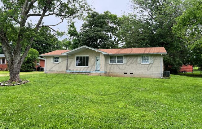 All Brick, 3 Bedroom Ranch in Hendersonville minutes from the Cumberland River and Boat Launch!