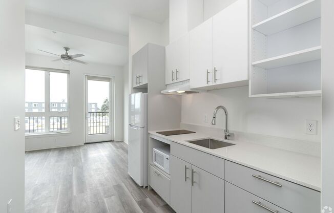 Studio, 1 bath, 352 sqft, $1,195, Unit 629