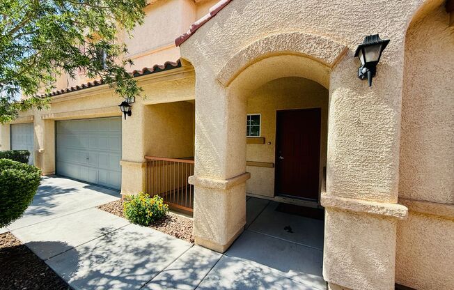 Beautiful  3 bedroom Townhome in Gate Community! Available NOW!