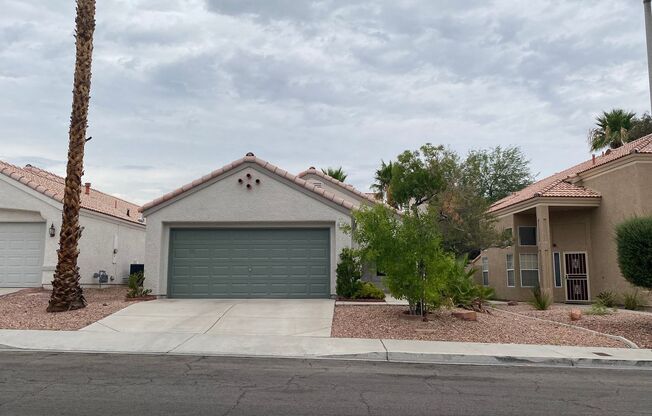 2 bed/ 2 bath home located in Peccole Ranch