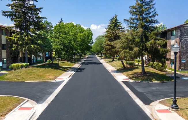Exterior Street at Emerald Pointe Apartments, Vernon Hills, IL, 60061