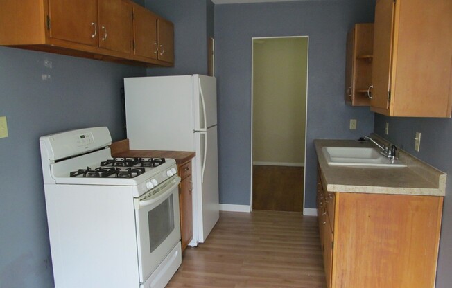 3 beds, 1 bath, $1,200