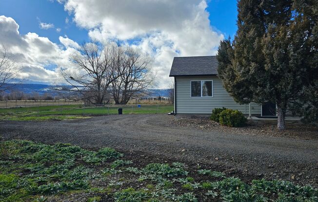 10203A White Birch Lane, Island City, Oregon 97850