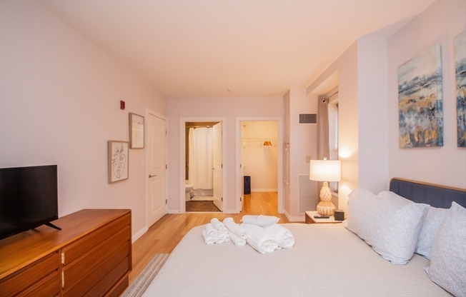 2 beds, 2 baths, 1,100 sqft, $6,000, Unit 401