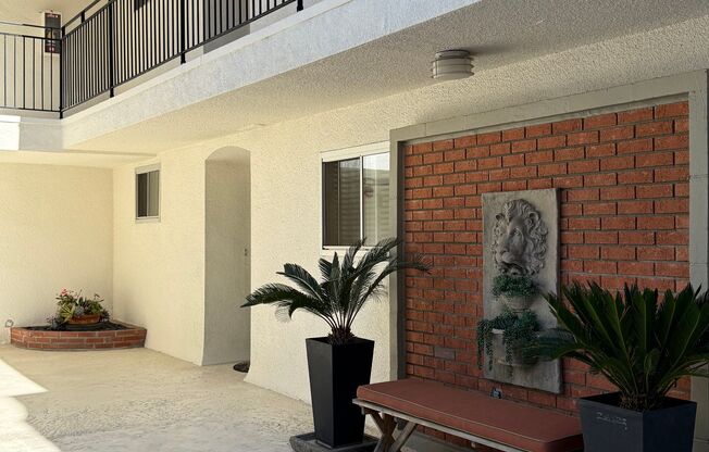 Versailles Apts.