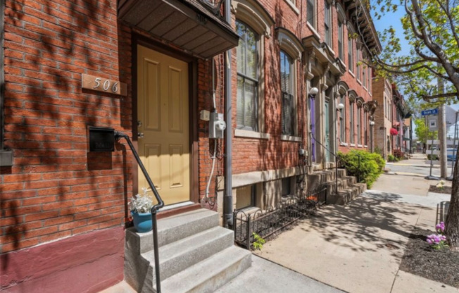 506 E N AVE