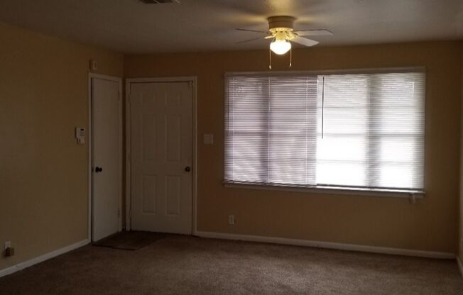 3 beds, 1 bath, $1,250